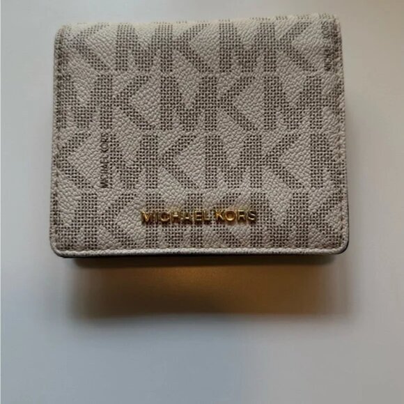 Michael Kors Cream Key Card Holder - Picture 1 of 6